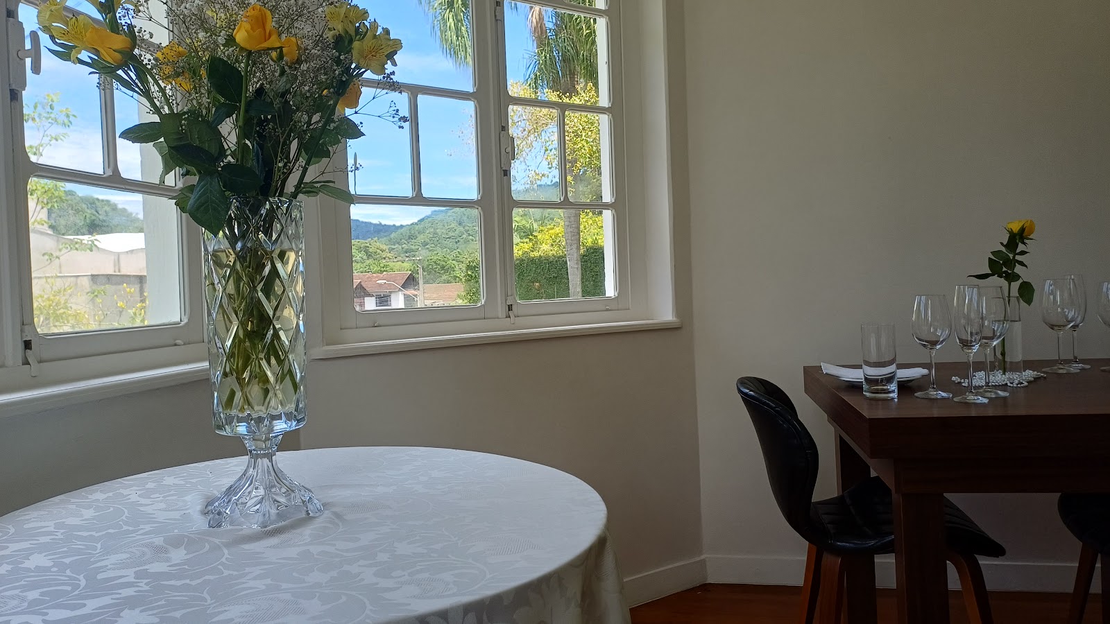 Mesa italiana sofisticada preparada pela Lara Cucina